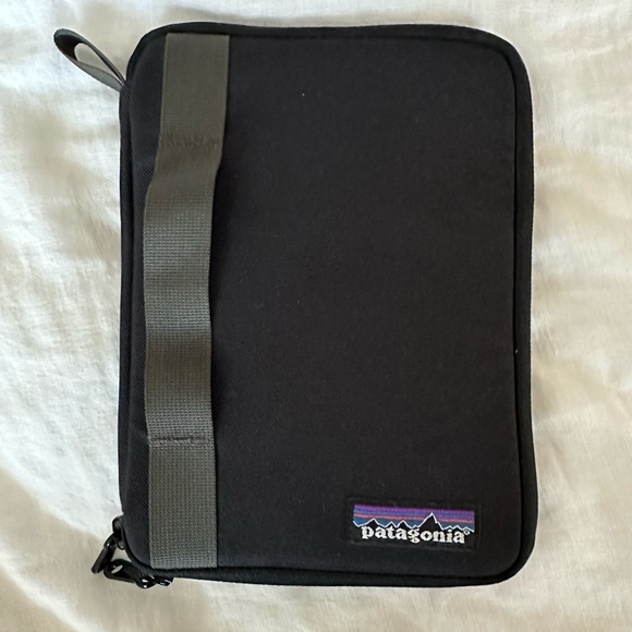 Patagonia Other - Patagonia Kindle Tablet Case Black Zip Padded iPad Mini 6"